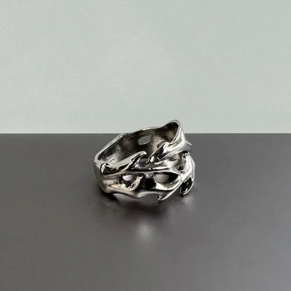 Y2K 2000s vintage retro style silver goth emo unique thorn ring - Picture 3 of 8